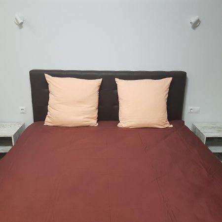 Silver Star Apartment 40M Ужгород Екстер'єр фото